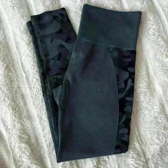 ZYIA Active Seamless Black Camo Leggings - Picture 1 of 6